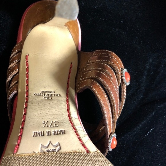 Valentino Clásico Sandals - Picture 4 of 4